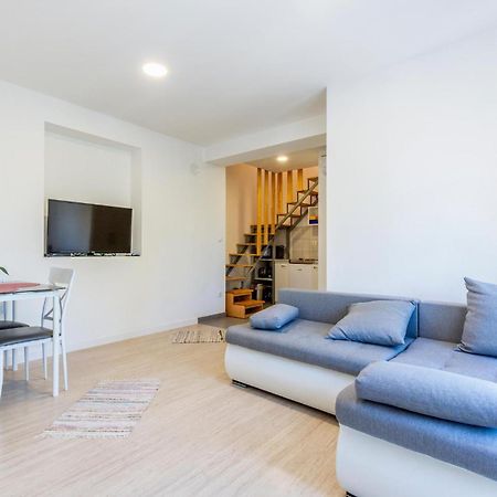Gorgeous Apartment In Omis With Kitchen Kültér fotó