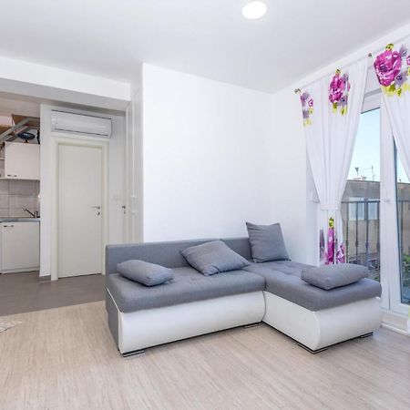 Gorgeous Apartment In Omis With Kitchen Kültér fotó