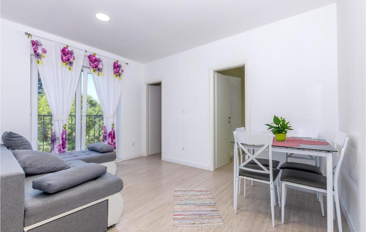 Gorgeous Apartment In Omis With Kitchen Kültér fotó