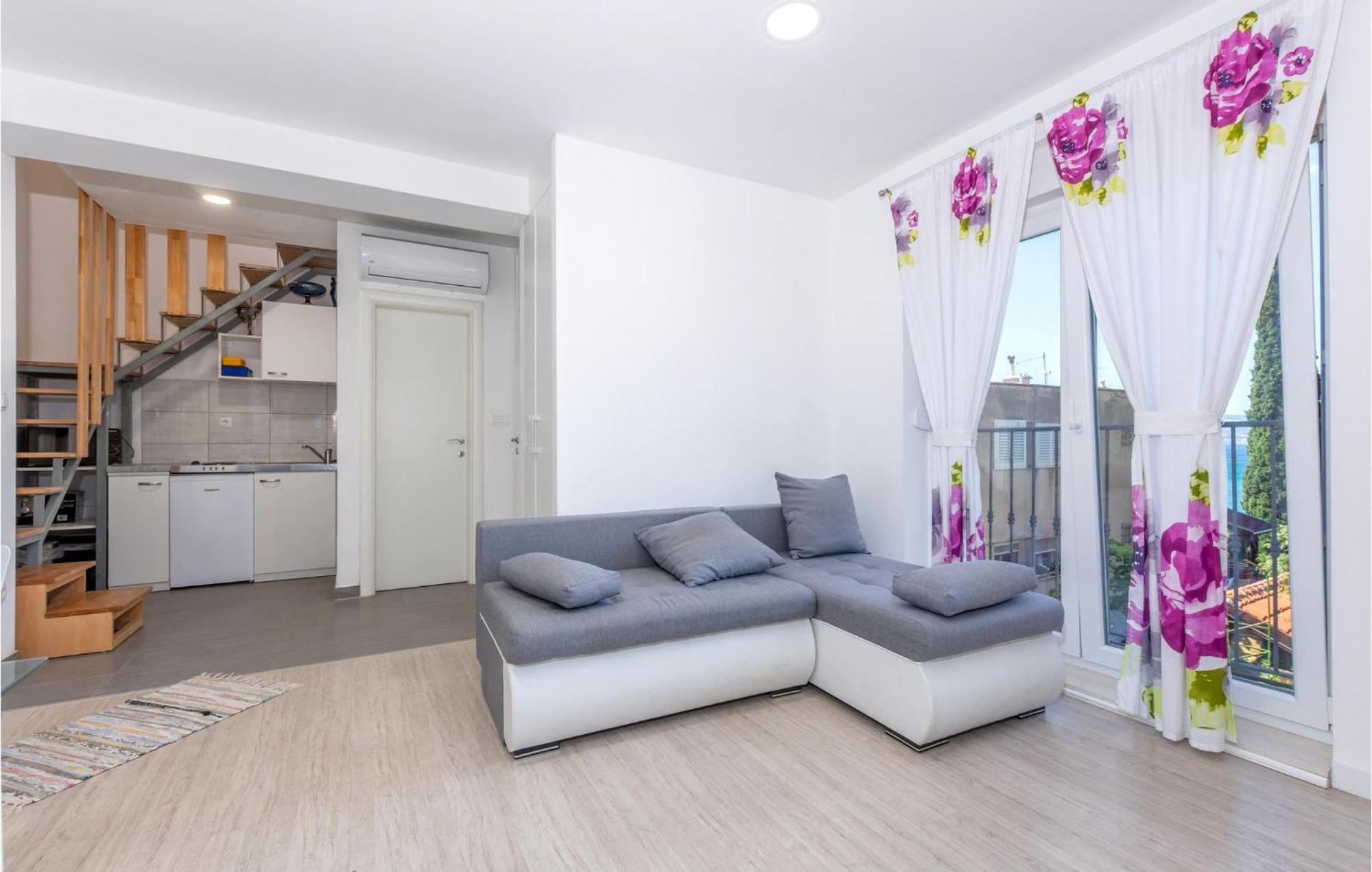 Gorgeous Apartment In Omis With Kitchen Kültér fotó